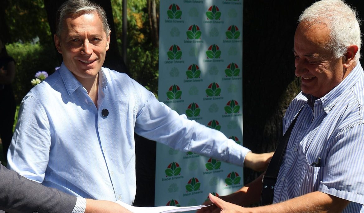 FERNANDO GRAY ENCABEZÓ LA TOMA DE FIRMAS PARA LAS ESCRITURAS DE 38 VIVIENDAS PARA FAMILIAS DEL DISTRITO