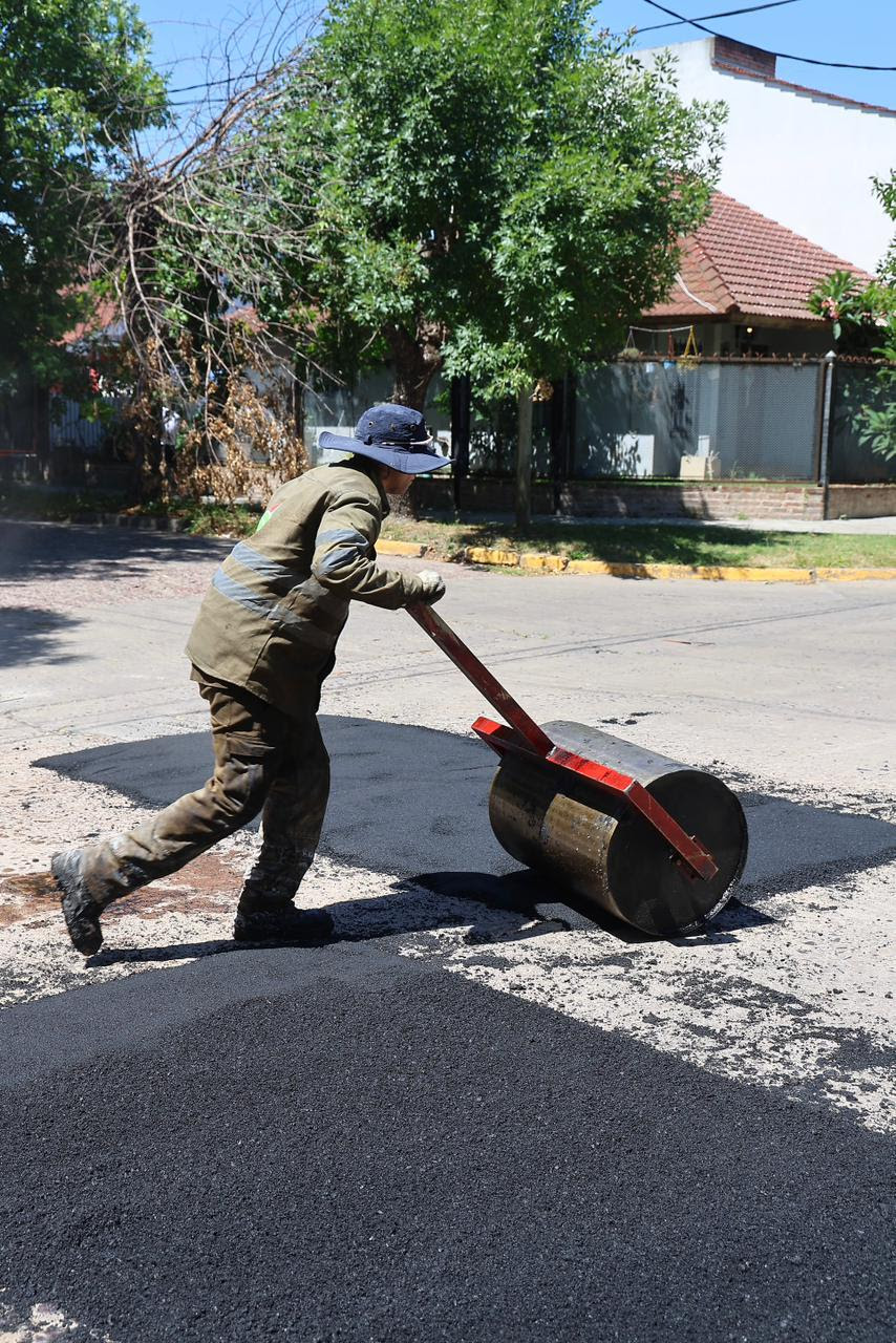 EL MUNICIPIO AVANZA CON LOS TRABAJOS DE BACHEO EN MONTE GRANDE