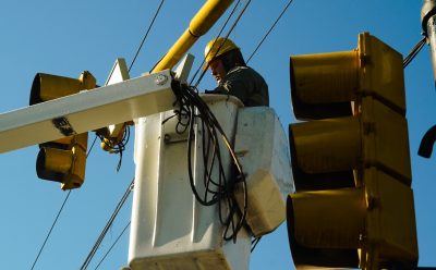 AVANZA LA INSTALACIÓN DE CONTADORES DE TIEMPO EN SEMÁFOROS DE ESTEBAN ECHEVERRÍA