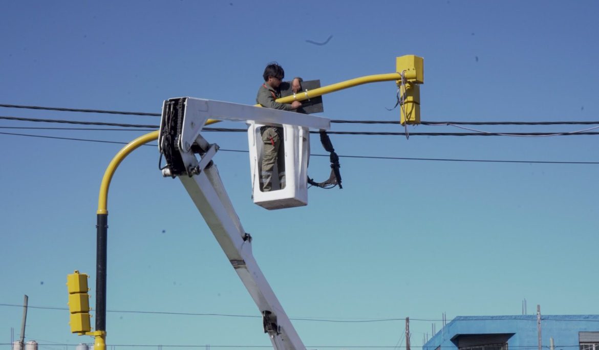 INSTALACIÓN DE NUEVOS CONTADORES DE TIEMPO EN SEMÁFOROS DEL DISTRITO