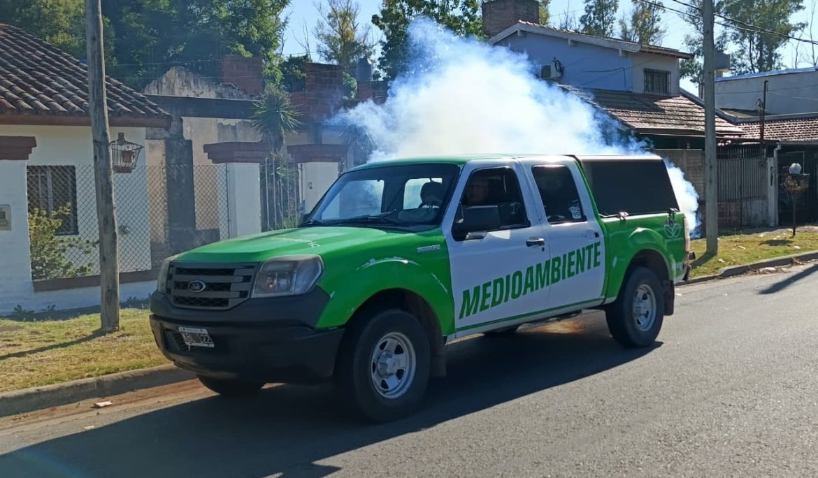 CONTINÚAN LAS TAREAS DE FUMIGACIÓN EN TODO ESTEBAN ECHEVERRÍA