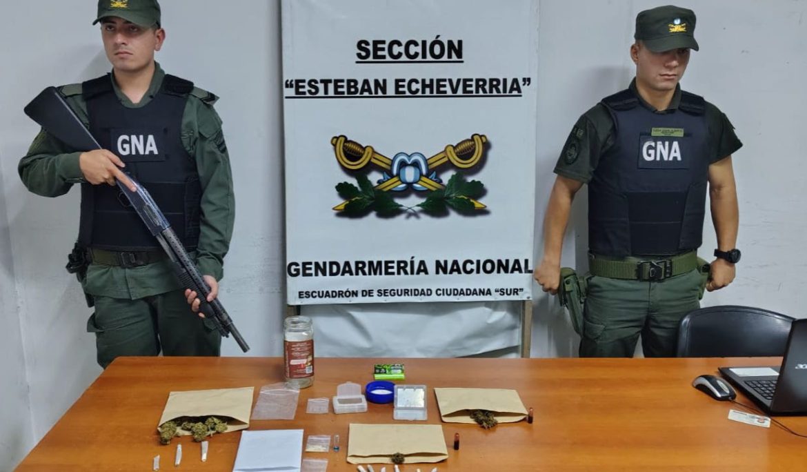 EL JAGÜEL: GENDARMERÍA SECUESTRÓ ESTUPEFACIENTES