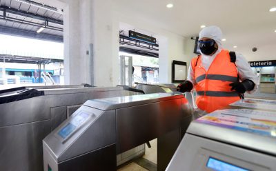 FERNANDO GRAY EN LOS TRABAJOS DE DESINFECCIÓN DE LA ESTACIÓN MONTE GRANDE