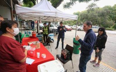 FERNANDO GRAY SUPERVISÓ OPERATIVO DE VACUNACIÓN EN PLAZA MITRE