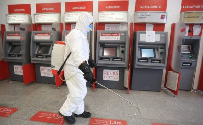 DESINFECCIÓN EN ENTIDADES BANCARIAS Y CALLES PARA PREVENIR EL CORONAVIRUS
