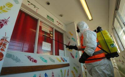 CONTINÚAN LAS TAREAS DE DESINFECCIÓN Y LIMPIEZA EN ESTEBAN ECHEVERRÍA