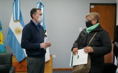 FERNANDO GRAY ENTREGÓ SUBSIDIOS A VECINOS DEL DISTRITO