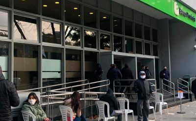 EL MUNICIPIO DE ESTEBAN ECHEVERRÍA ASISTE A VECINOS EN CORREOS Y BANCOS