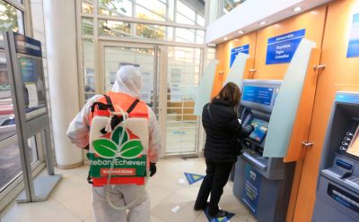 DESINFECCIÓN EN ENTIDADES BANCARIAS Y LIMPIEZA DE CALLES EN EL DISTRITO