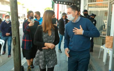 FERNANDO GRAY JUNTO A FERNANDA RAVERTA RECORREN LUGARES DE COBRO DEL IFE