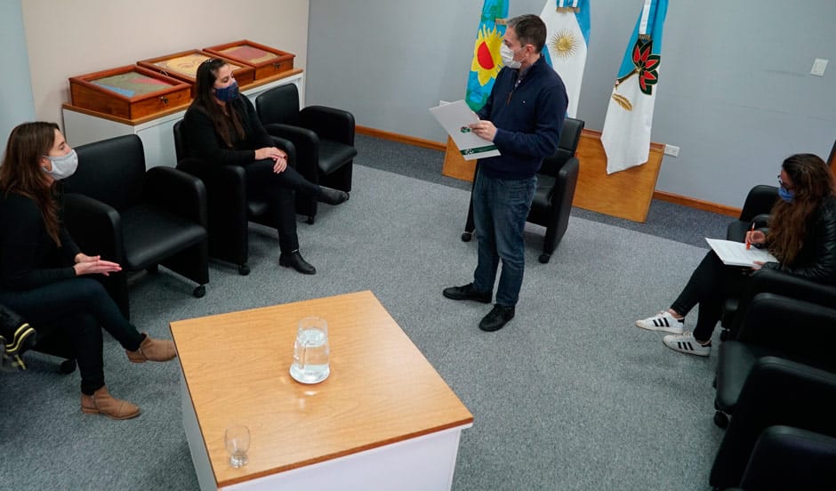 FERNANDO GRAY ENTREGÓ SUBSIDIOS A INSTITUCIONES EDUCATIVAS