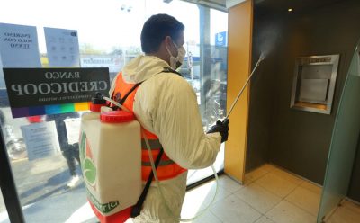 CONTINÚAN LOS OPERATIVOS DE DESINFECCIÓN Y LIMPIEZA EN CORREOS Y BANCOS