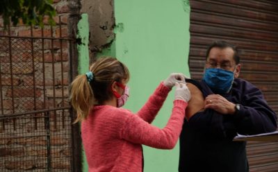 MÁS DE 300 VECINOS RECIBIERON HOY LA VACUNA ANTIGRIPAL