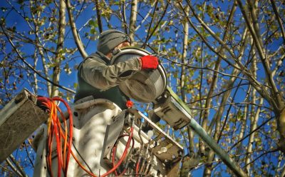 OPERATIVOS DE DESPEJE Y REPOTENCIACIÓN DE LUMINARIAS EN ESTEBAN ECHEVERRÍA