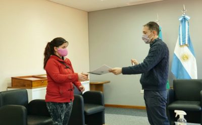 FERNANDO GRAY ENTREGÓ SUBSIDIOS A VECINOS CON PROBLEMAS DE SALUD