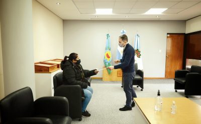 FERNANDO GRAY ENTREGÓ SUBSIDIOS A VECINOS CON PROBLEMAS GRAVES DE SALUD