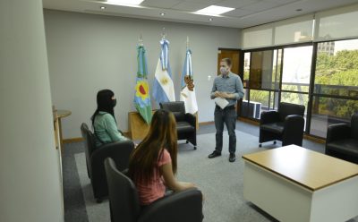 FERNANDO GRAY ENTREGÓ SUBSIDIOS A VECINOS CON PROBLEMAS DE SALUD