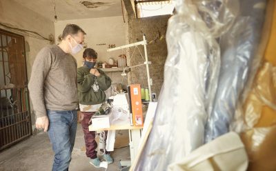 FERNANDO GRAY ENTREGÓ ELEMENTOS DE COSTURA A RECONOCIDA DISEÑADORA DE ESTEBAN ECHEVERRÍA