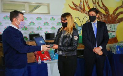 FERNANDO GRAY ENTREGÓ NETBOOKS JUNTO A NICOLÁS TROTTA