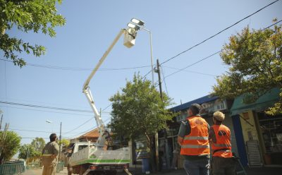 CONTINÚAN LOS OPERATIVOS DE COLOCACIÓN DE CÁMARAS Y LUMINARIAS EN LUIS GUILLÓN