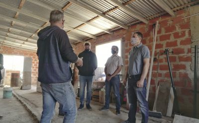 FERNANDO GRAY ENTREGÓ ELEMENTOS DE CONSTRUCCIÓN PARA EL COMEDOR LAS CHACRITAS