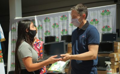 FERNANDO GRAY ENTREGÓ NETBOOKS A DOS ESCUELAS DE ESTEBAN ECHEVERRÍA