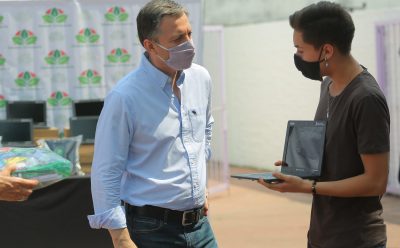 FERNANDO GRAY ENTREGÓ NETBOOKS EN EL MARCO DEL PROGRAMA NACIONAL “SEGUIMOS EDUCANDO”