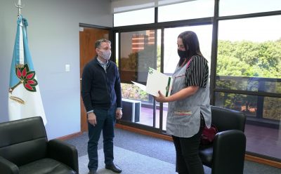 FERNANDO GRAY ENTREGÓ UN SUBSIDIO AL JARDÍN DE INFANTES N° 931