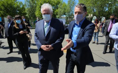 FERNANDO GRAY JUNTO A GINÉS GONZÁLEZ GARCÍA Y DANIEL GOLLÁN EN CAMPAÑA DE VACUNACIÓN