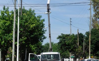 COLOCACIÓN Y DESPEJE DE LUMINARIAS LED EN LUIS GUILLÓN
