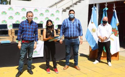 FERNANDO GRAY ENTREGÓ NETBOOKS A ESTUDIANTES DE 4º AÑO