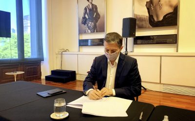 FERNANDO GRAY FIRMÓ CONVENIO DE MODERNIZACIÓN CON SANTIAGO CAFIERO