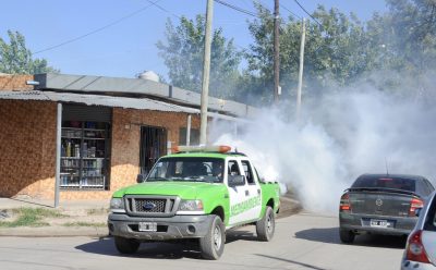 CONTINÚAN LOS OPERATIVOS DE FUMIGACIÓN EN MONTE GRANDE