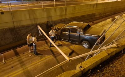 EL MUNICIPIO DE ESTEBAN ECHEVERRÍA DEMANDARÁ A LOS CONDUCTORES QUE OCASIONARON CHOQUE Y DAÑOS EN EL PASO BAJO NIVEL DE EL JAGÜEL