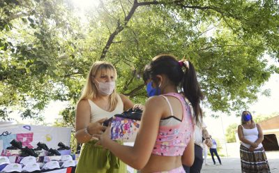 EL MUNICIPIO ENTREGÓ ZAPATILLAS E INSUMOS A MIL CHICAS Y CHICOS DEL PROGRAMA “VERANO ATR”