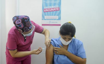 EL PERSONAL DE TERAPIA INTENSIVA FUE VACUNADO CONTRA EL COVID-19