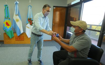 FERNANDO GRAY EN UNA NUEVA ENTREGA DE ANTEOJOS A VECINAS Y VECINOS
