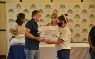 FERNANDO GRAY ENTREGÓ GUARDAPOLVOS A ESTUDIANTES DE ESTEBAN ECHEVERRÍA