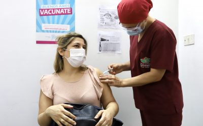 MÁS DE 100 PERSONAS DEL SISTEMA DE SALUD LOCAL RECIBIERON LA SEGUNDA DOSIS DE LA VACUNA CONTRA EL COVID