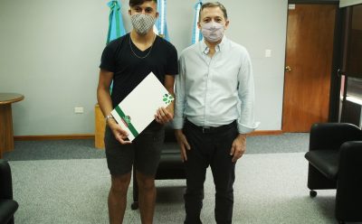 FERNANDO GRAY ENTREGÓ SUBSIDIO A VECINO QUE PARTICIPARÁ DE TORNEO DE ARTE URBANO EN SAN JUAN