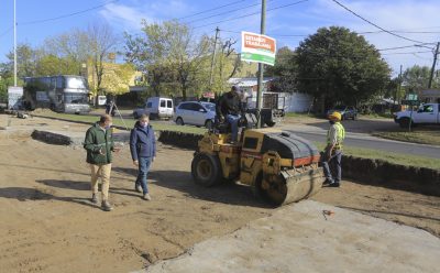 FERNANDO GRAY VISITÓ LA OBRA DE REACONDICIONAMIENTO Y BACHEO DE LA AVENIDA FAIR