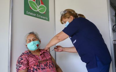 LAS VECINAS Y VECINOS DE ESTEBAN ECHEVERRÍA RECIBEN LA VACUNA CONTRA EL COVID-19