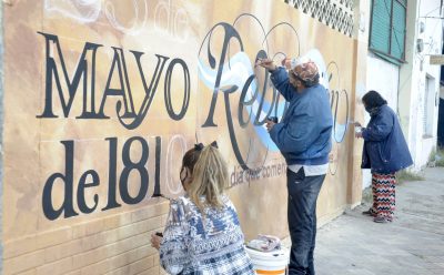 EL MUNICIPIO RESTAURÓ Y PINTÓ MURALES CONMEMORATIVOS POR LA SEMANA DE MAYO