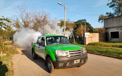 EQUIPOS MUNICIPALES REALIZARON TAREAS DE FUMIGACIÓN EN EL JAGÜEL