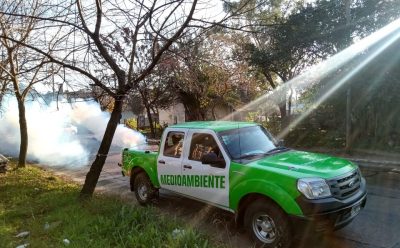 EQUIPOS MUNICIPALES REALIZARON TAREAS DE FUMIGACIÓN EN ESTEBAN ECHEVERRÍA