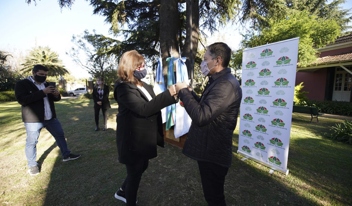 FERNANDO GRAY FIRMÓ DECRETOS DE RECATEGORIZACIÓN DEL PERSONAL DE SALUD