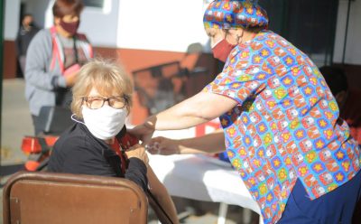 VACUNACIÓN ANTIGRIPAL PARA GRUPOS DE RIESGO Y MAYORES DE 65 AÑOS