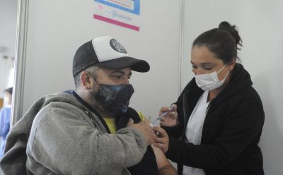 EN ESTEBAN ECHEVERRÍA YA SE APLICARON MÁS DE 100 MIL DOSIS DE LA VACUNA CONTRA EL COVID-19