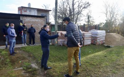 FERNANDO GRAY ENTREGÓ MATERIALES DE CONSTRUCCIÓN A UNA IGLESIA EN EL JAGÜEL