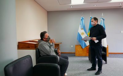 FERNANDO GRAY ENTREGÓ SUBSIDIOS A PERSONAS CON PROBLEMAS DE SALUD Y A UNA DEPORTISTA DEL DISTRITO